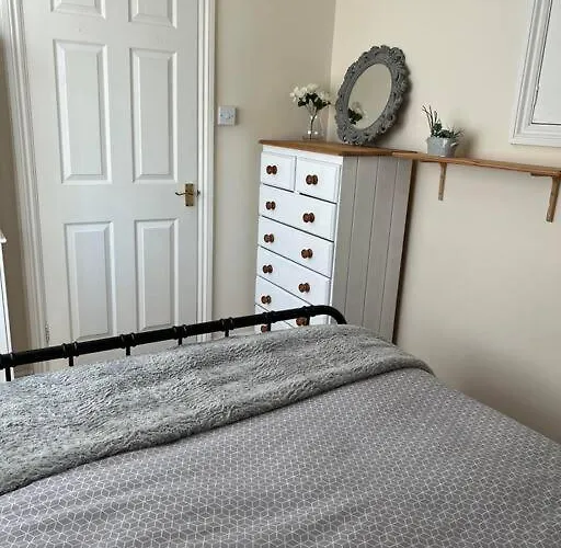 1 Bedroom Flat Sleeps 4 In Abingdon Oxfordshire