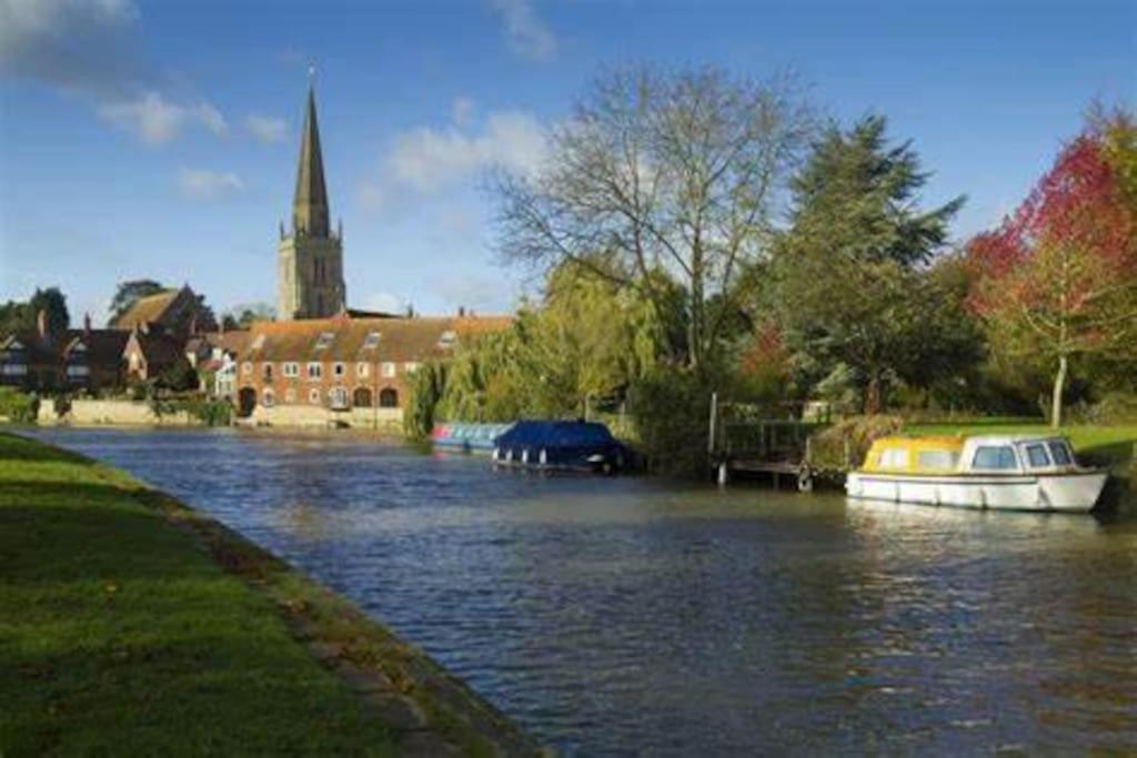 1 Bedroom Flat Sleeps 4 In Oxfordshire Apartment