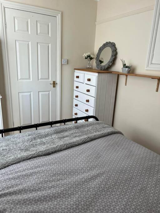 1 Bedroom Flat Sleeps 4 In Oxfordshire Abingdon-on-Thames