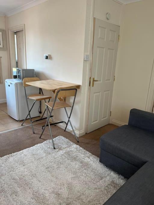 1 Bedroom Flat Sleeps 4 In Oxfordshire Apartment Abingdon-on-Thames